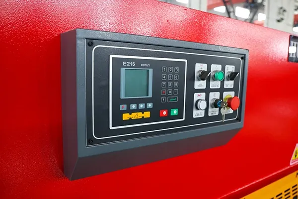 Swing-Shearing-Machine-CNC-system